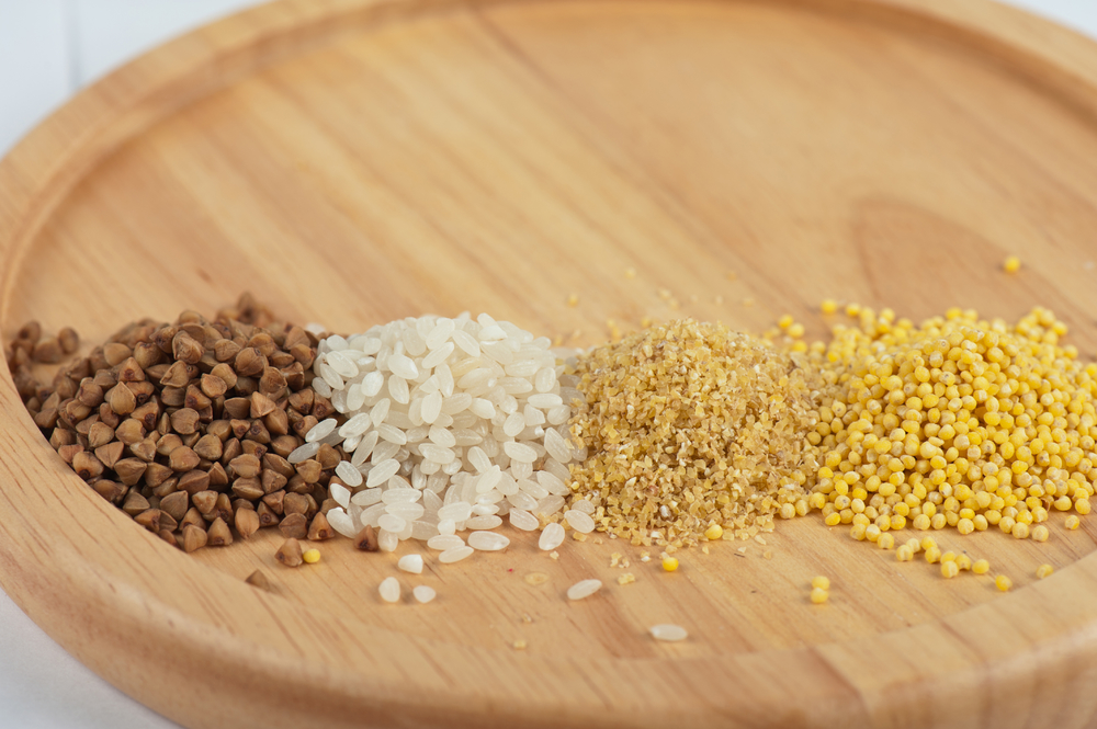 谷物荞麦小米和小麦碎粒谷物
